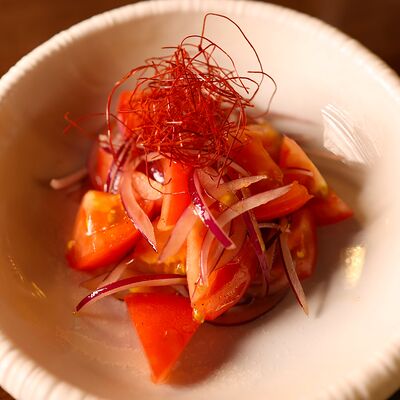 Томаты с луком и наршарабомв Серкан по цене 190 ₽