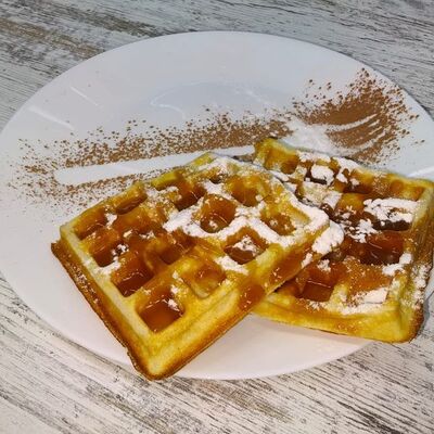 Вафли венские (2 шт.) с малиновым топпингом в ПиццаВафли по цене 420 ₽