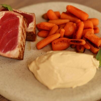 Стейк из тунца саку с мини-морковью в Эсперанто по цене 36 р.