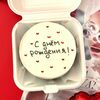 Бенто-торт С днем рождения с красными сердечкамив Caramel magic моти и бенто по цене 2190