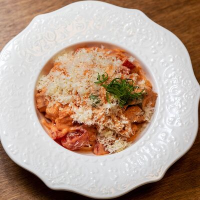 Паста тальятелле с лососем и шпинатом в Cook cafeshop по цене 850 ₽