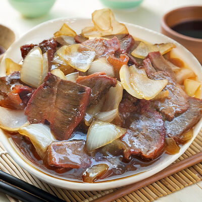 Говядина, тушенная в соусе с луком в Wai Mai по цене 750 ₽