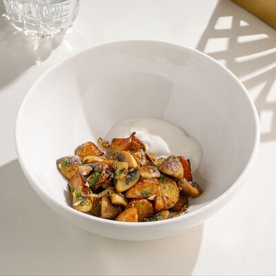 Картофель с сезонными грибами и сметаной в Cristal по цене 450 ₽