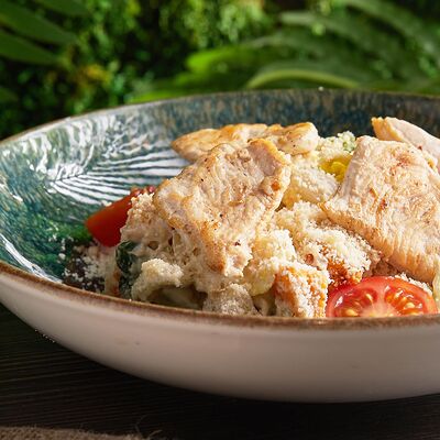 Цезарь с курицей в Хочу и буду по цене 476 ₽