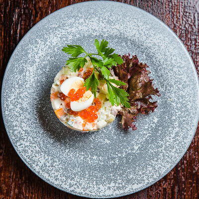 Оливье по рецепту 1904 года в Reader's pub по цене 280 ₽