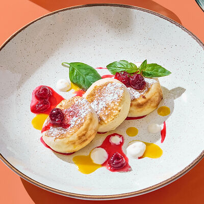 Сырники с вишней и соусом манго в iL Патио по цене 14 р.