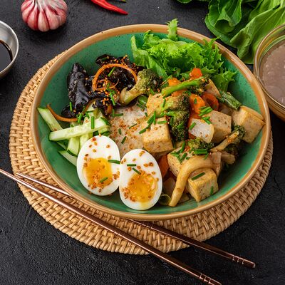 С тофу и овощами в YUKI food по цене 790 ₽