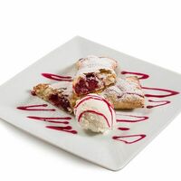 Штрудель с вишней в ЛЕОпицца