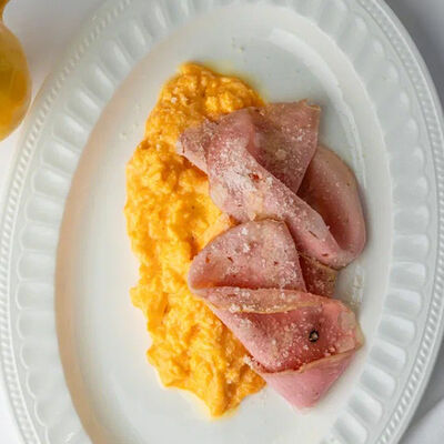 Скрембл с мортаделлой и пармезаном в АFINA по цене 790 ₽