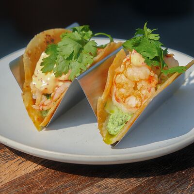 Тако с креветкой и маринованным цукини в Masters & Margaritas по цене 550 ₽