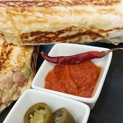 Шаверма по-тайски с аджикой и халапеньо XL в Шаверма и Басманы по цене 649 ₽