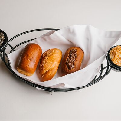 Пшеничный мини-багет с кунжутом в Круча по цене 100 ₽