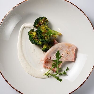 Кальмар с брокколи под соусом дорблю в Итальянцы по цене 759 ₽