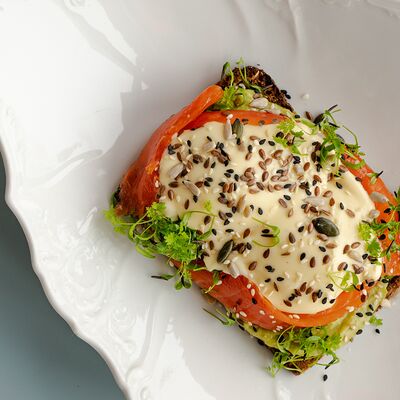 Яйцо Рояль с лососем в Pioner по цене 1075 ₽