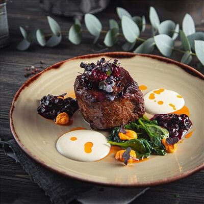 Стейк миньон с ягодным соусом в Amato по цене 1965 ₽