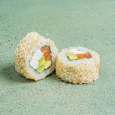 Ролл Филадельфия в кунжуте с авокадо в ART FOOD по цене 16 р.
