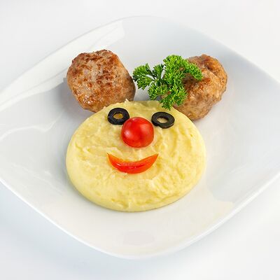 Куриные котлеты с картофельным пюре в Кафе Хинкальная по цене 420 ₽