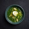 Куриный суп с диким шпинатом и песто в Мунк по цене 525