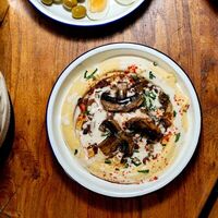 Хумус с грибами в Taam Hummus Bar