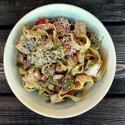 Паста с белпер кнолле, индейкой и грибами в Хюгге Сырный ресторан по цене 730 ₽