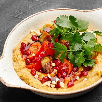 Хумус с баклажанами и томатами в Гранат по цене 350