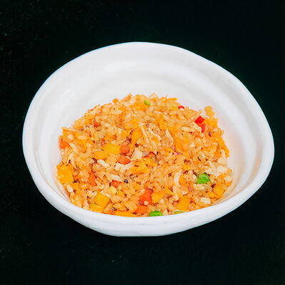 Жареный рис с курицей в Mr. Lee по цене 1400 ₽