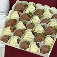Клубника в шоколаде в наборе Шик в Chocoboom