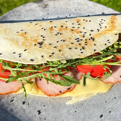 Тортилья фирменная от Choco.cake.hand с ветчиной и сыромв Choco.cake.hand по цене 449 ₽