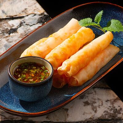 Хрустящие спринг-роллы с креветкой в Hookah Place по цене 700 ₽