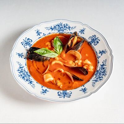 Томатный суп с морепродуктами в ROMO по цене 1105 ₽