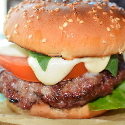 Бургер с моцареллой в Romero steak по цене 720 ₽