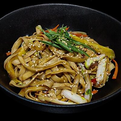 Удон с овощами в фирменном соусе в Сытый японец по цене 379 ₽