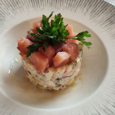 Оливье с лососемв Эник Беник по цене 710 ₽