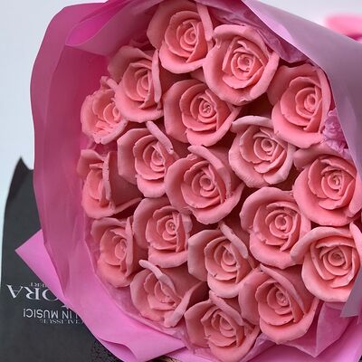 Букет из шоколадных роз Комплиментв Fujibox по цене 2700 ₽