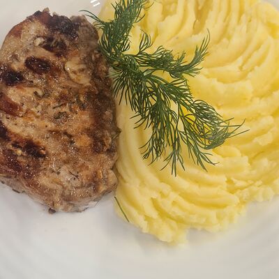 Стейк из свинины в Кафе Семейное по цене 490 ₽