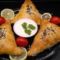 3 самсы с кусковой говядиной в Кафе мархаба