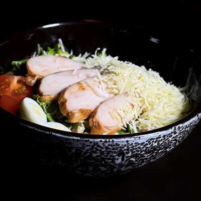 Салат Цезарь с курицей в Мятные бургеры по цене 570 ₽