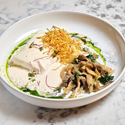 Филе судака с луковым айоли и вешенками в Икра по цене 740 ₽