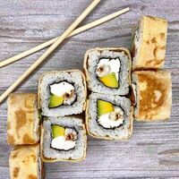 Ролл Угорь тамаго в Umami