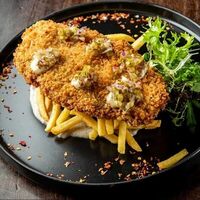 Шницель из говядины с трюфельным соусом в Clever Irish Pub