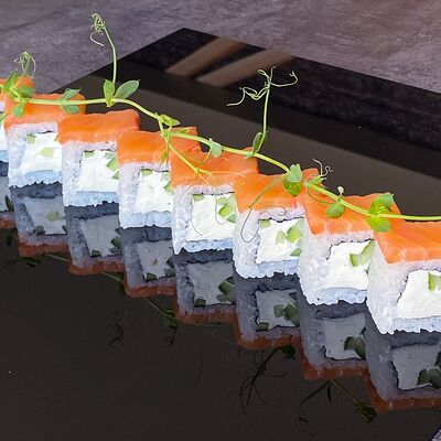 Ролл Филадельфия с лососем в My Sushi по цене 809 ₽