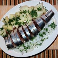 Селёдка с картофелем и луком в Ольха