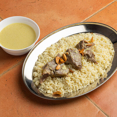 Мансаф с телятиной в Кафе Аль-карамарабская кухня по цене 990 ₽