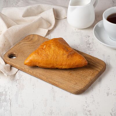 Жареный пирожок с капустой в Хлебное место по цене 110 ₽