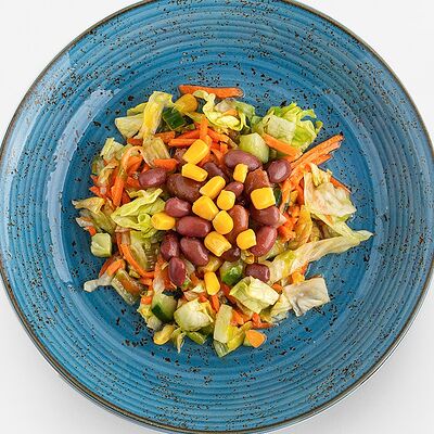 Салат с нежной фасолью и кукурузой в Вилка Ложка по цене 113 ₽