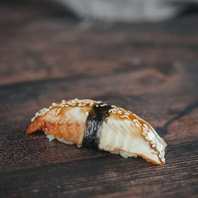 Суши с угрем в Amato по цене 215 ₽