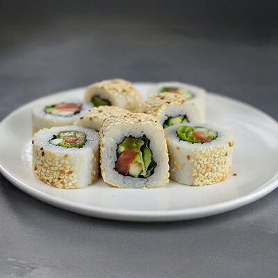 Ролл овощнойв SASHIMI по цене 500 ₽