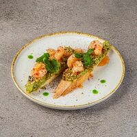 Брускетта с креветками, авокадо и сладким Чилив Бар с едой Пороселло