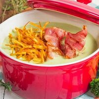 Крем-суп из брокколи с беконом в Луиджи & Тосё