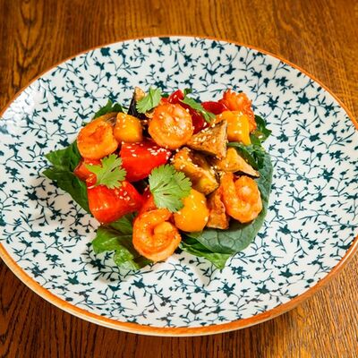 Салат с креветками и баклажанами в Вах!Хинкали по цене 830 ₽